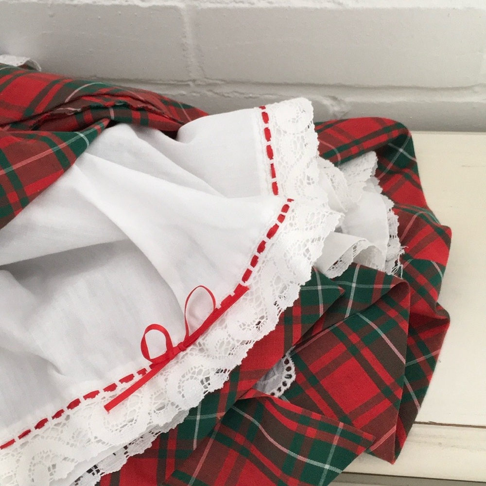 Classic Vintage Girls Chritmas Plaid Dress With Big White Eyelet/Lace Collar - Picture 8 of 9